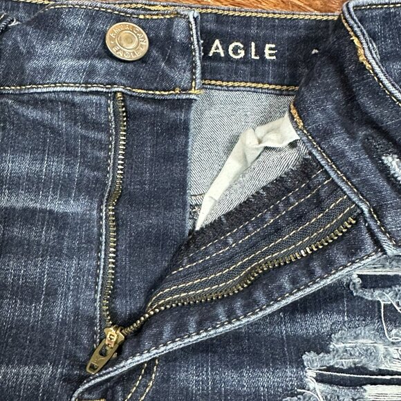 AMERICAN EAGLE NEXT LEVEL STRETCH size 8 DARK WASH DISTRESSED HI RISE SHORTIE - Picture 12 of 15